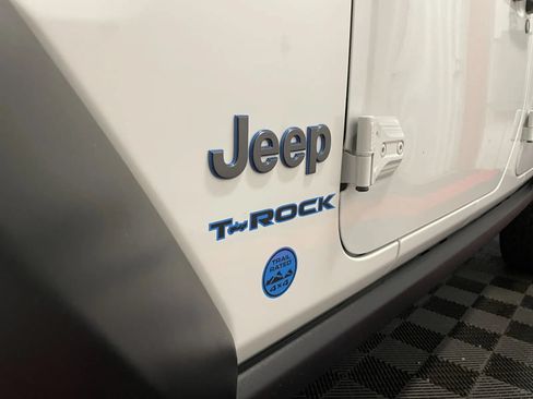 Used 2022 Jeep Wrangler Unlimited Rubicon 4xe AWD/4WD image 15