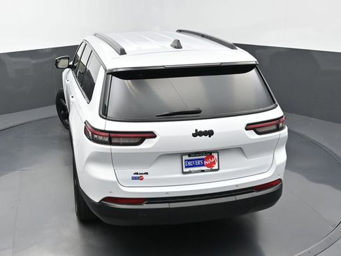 Used 2023 Jeep Grand Cherokee L Laredo image 37