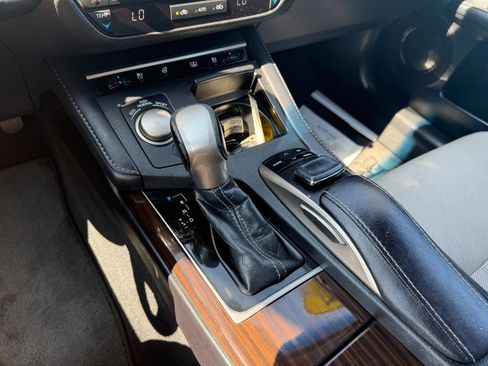 Used 2017 Lexus ES 350 w/ Luxury Package FWD image 29