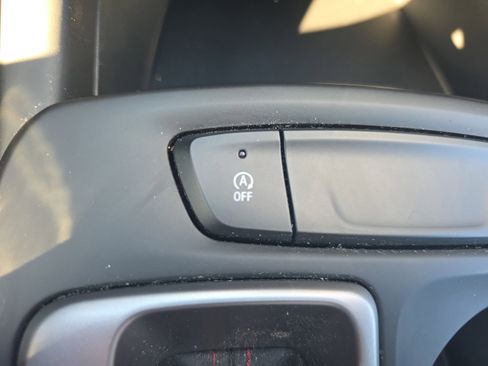 Used 2024 Chevrolet Trax RS w/ Sunroof Package image 21