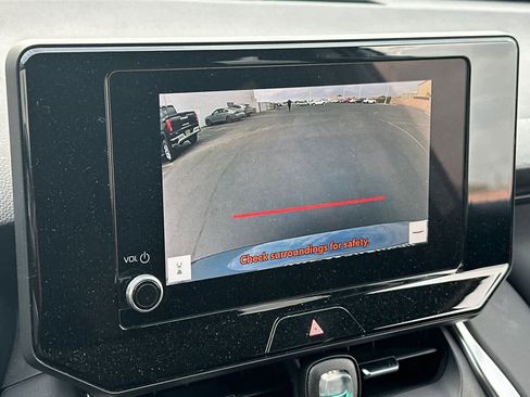 Used 2024 Toyota Venza LE image 21