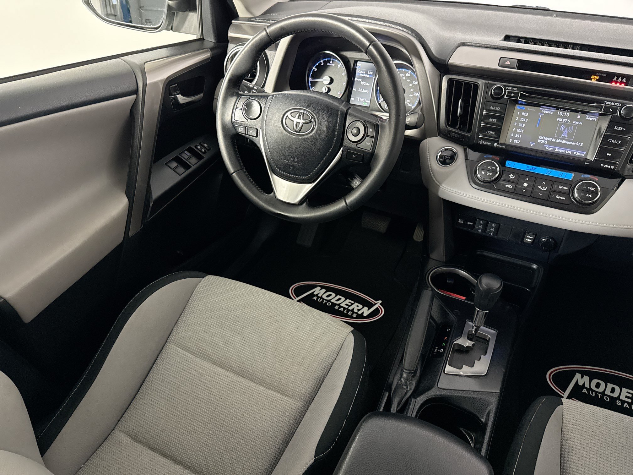 Used 2018 Toyota RAV4 XLE AWD/4WD image 32