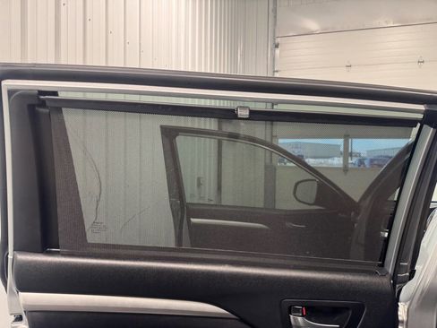 Used 2019 Toyota Highlander XLE image 13