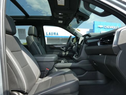 Used 2025 GMC Yukon Elevation w/ Technology Package AWD/4WD image 14
