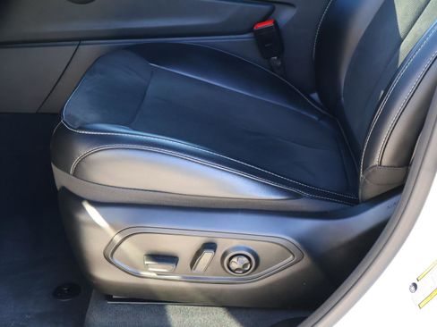 Used 2025 Jeep Grand Cherokee Altitude image 15