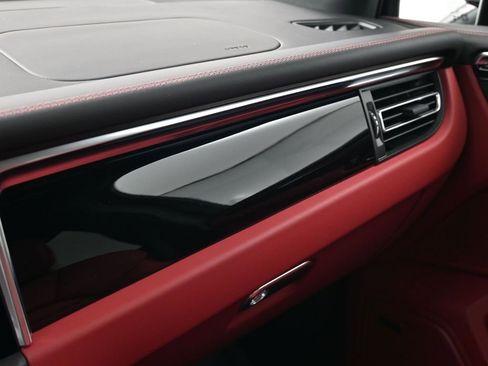 Certified 2026 Porsche Macan AWD/4WD image 24