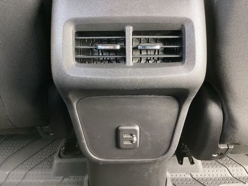 Used 2021 Chevrolet Equinox LT image 27