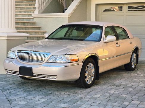 Used 2003 Lincoln Town Car Cartier image 31