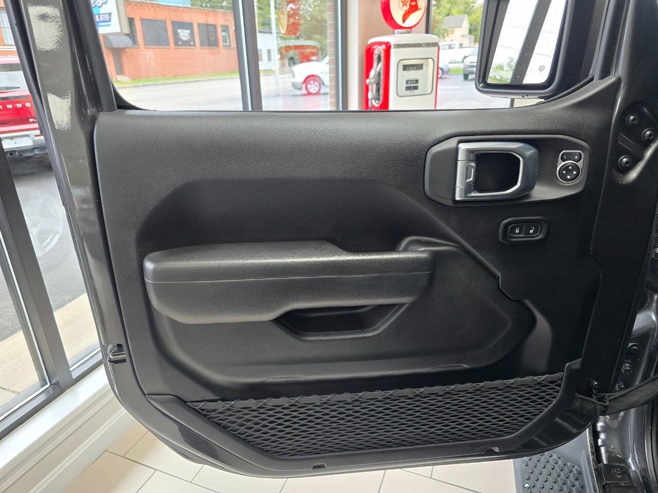 Used 2022 Jeep Wrangler Unlimited Sport AWD/4WD image 17