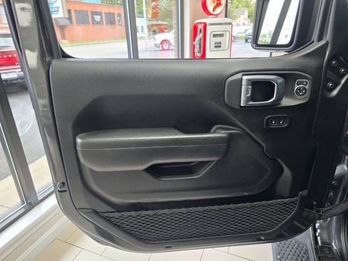 Used 2022 Jeep Wrangler Unlimited Sport AWD/4WD image 17