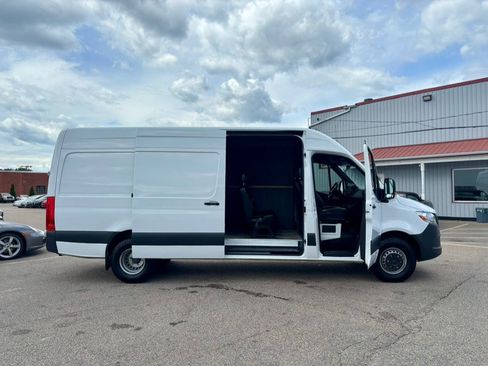 Used 2023 Mercedes-Benz Sprinter 3500 image 5