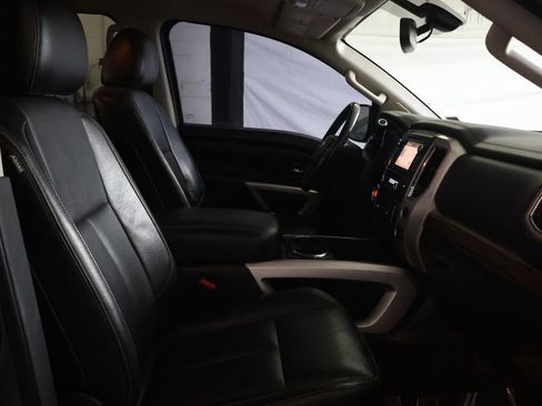 Used 2017 Nissan Titan SL image 10