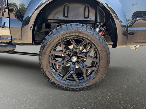 Used 2025 Ford F150 Lariat w/ Equipment Group 501A Mid image 11