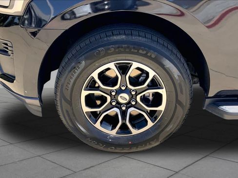 Used 2024 Ford Expedition XLT AWD/4WD image 10