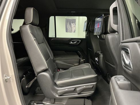 Used 2022 GMC Yukon XL SLT w/ SLT Premium Package AWD/4WD image 28