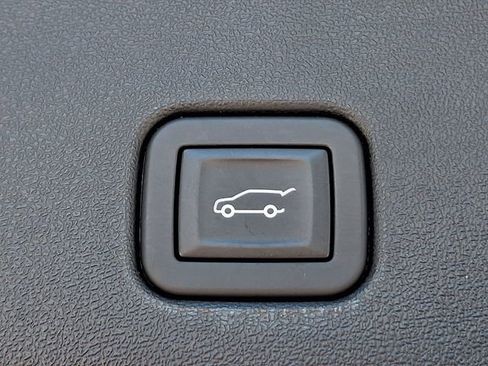 Certified 2025 Cadillac Optiq Sport 2 w/ LPO, Floor Liner Package AWD/4WD image 28
