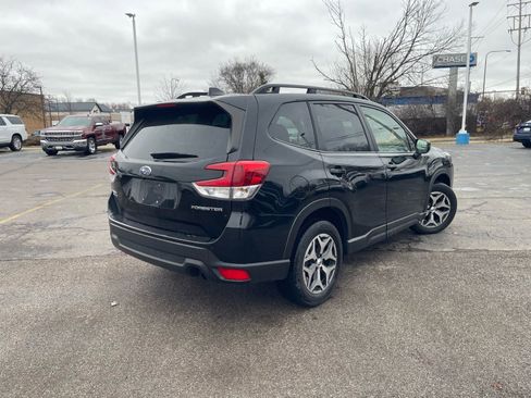 Used 2022 Subaru Forester Premium image 7