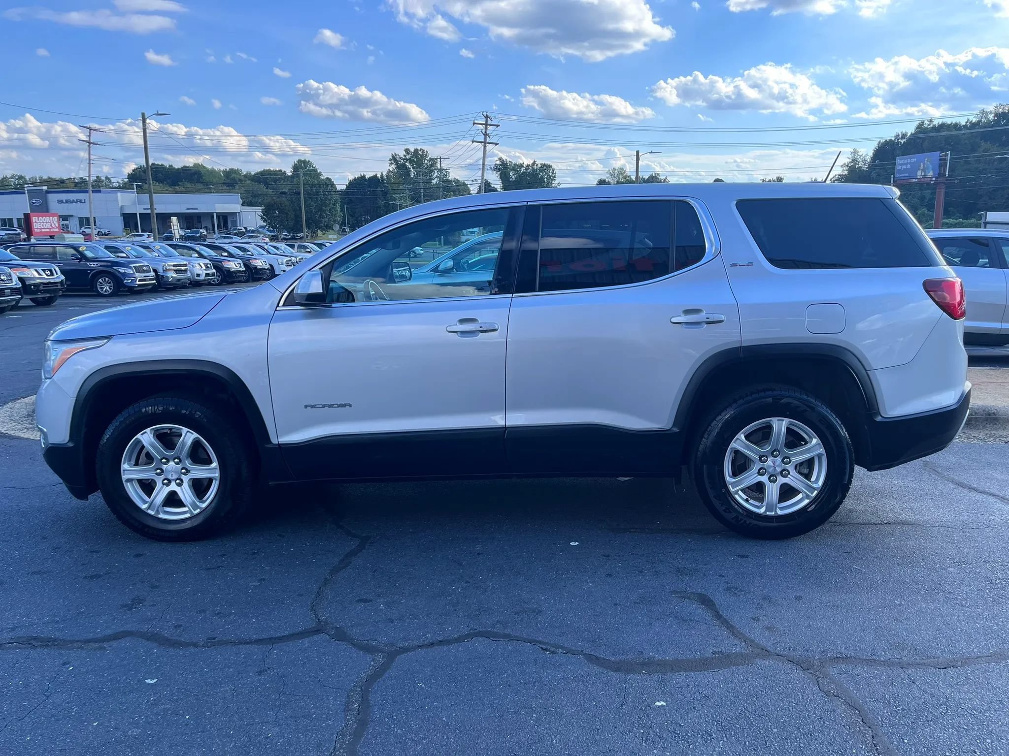 Used 2019 GMC Acadia SLE w/ LPO, Floor Liner Package FWD image 4