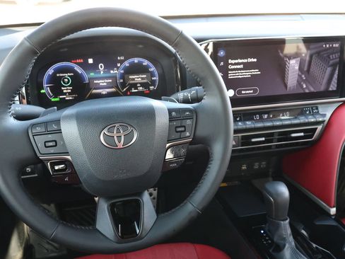 Used 2026 Toyota Camry XSE FWD image 17