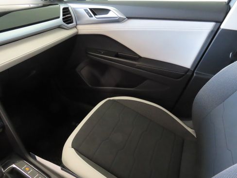 New 2026 Volkswagen Taos SE FWD image 20