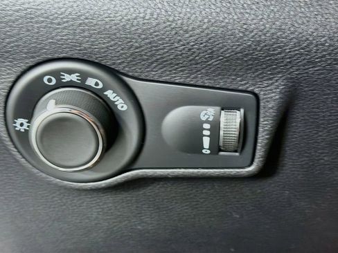 Used 2023 Jeep Compass Sport AWD/4WD image 15