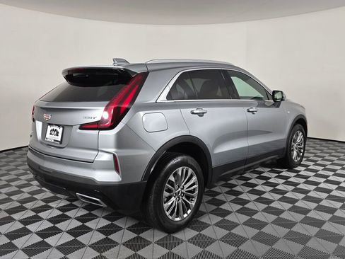 Used 2024 Cadillac XT4 Premium Luxury image 3