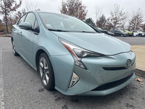 Used 2016 Toyota Prius Three Touring image 2