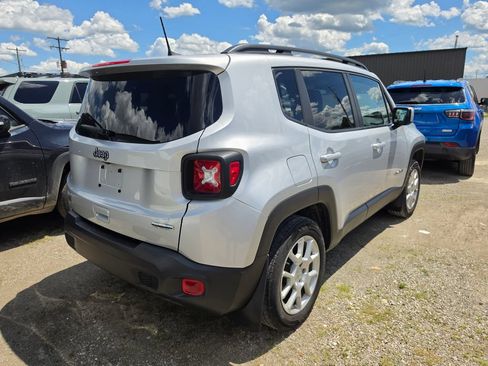 Used 2019 Jeep Renegade Latitude w/ Cold Weather Group AWD/4WD image 2