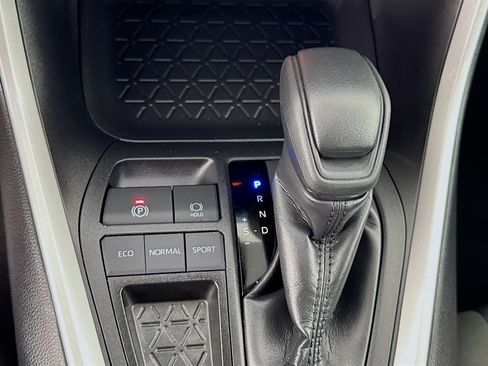 Used 2025 Toyota RAV4 XLE FWD image 19