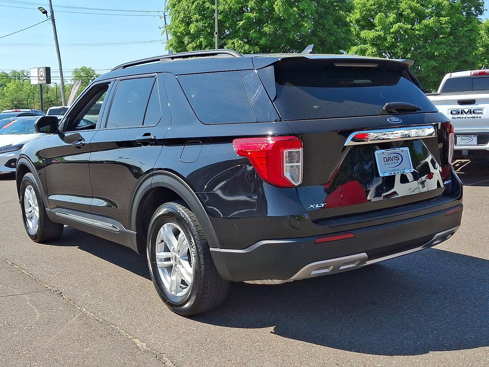 Used 2023 Ford Explorer XLT w/ Equipment Group 202A AWD/4WD image 6