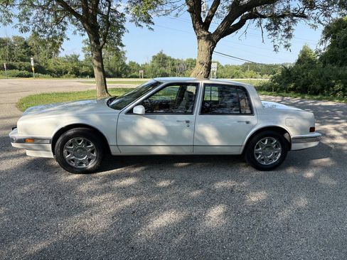 Used 1989 Cadillac Seville FWD image 2