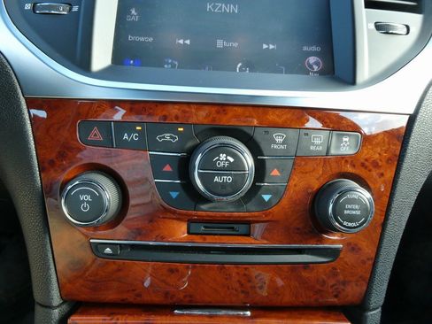 Used 2014 Chrysler 300 image 22