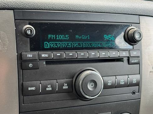 Used 2011 Chevrolet Suburban 2500 image 32