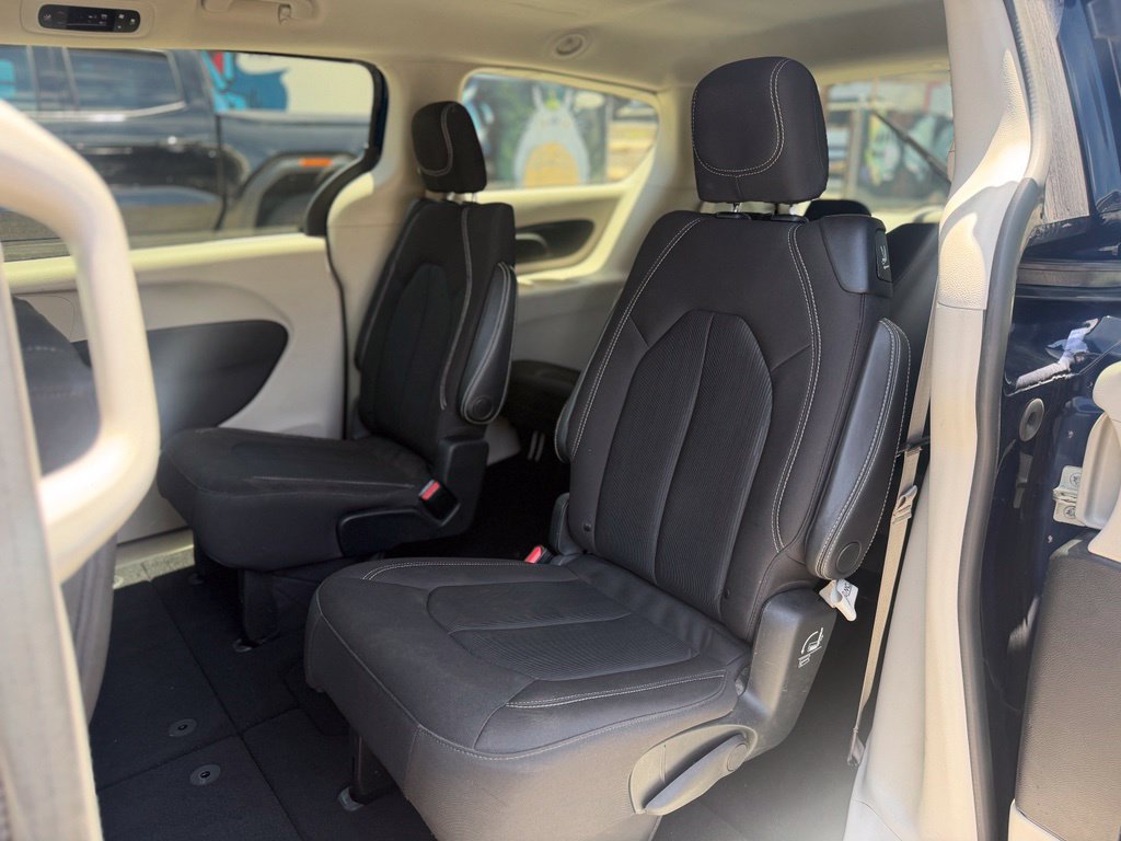 Used 2020 Chrysler Voyager LX FWD image 11