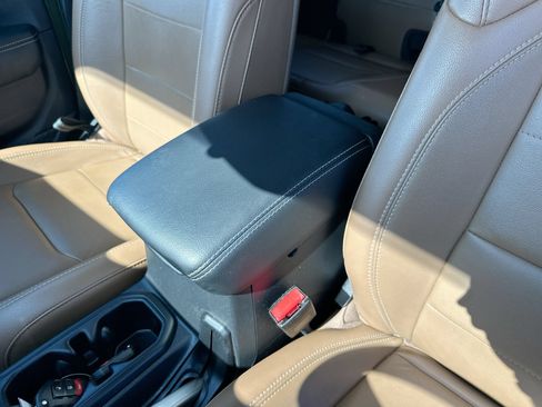 Used 2023 Jeep Wrangler Unlimited Sahara AWD/4WD image 22