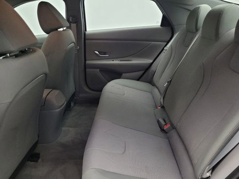 Used 2023 Hyundai Elantra SE w/ Cargo Package image 18