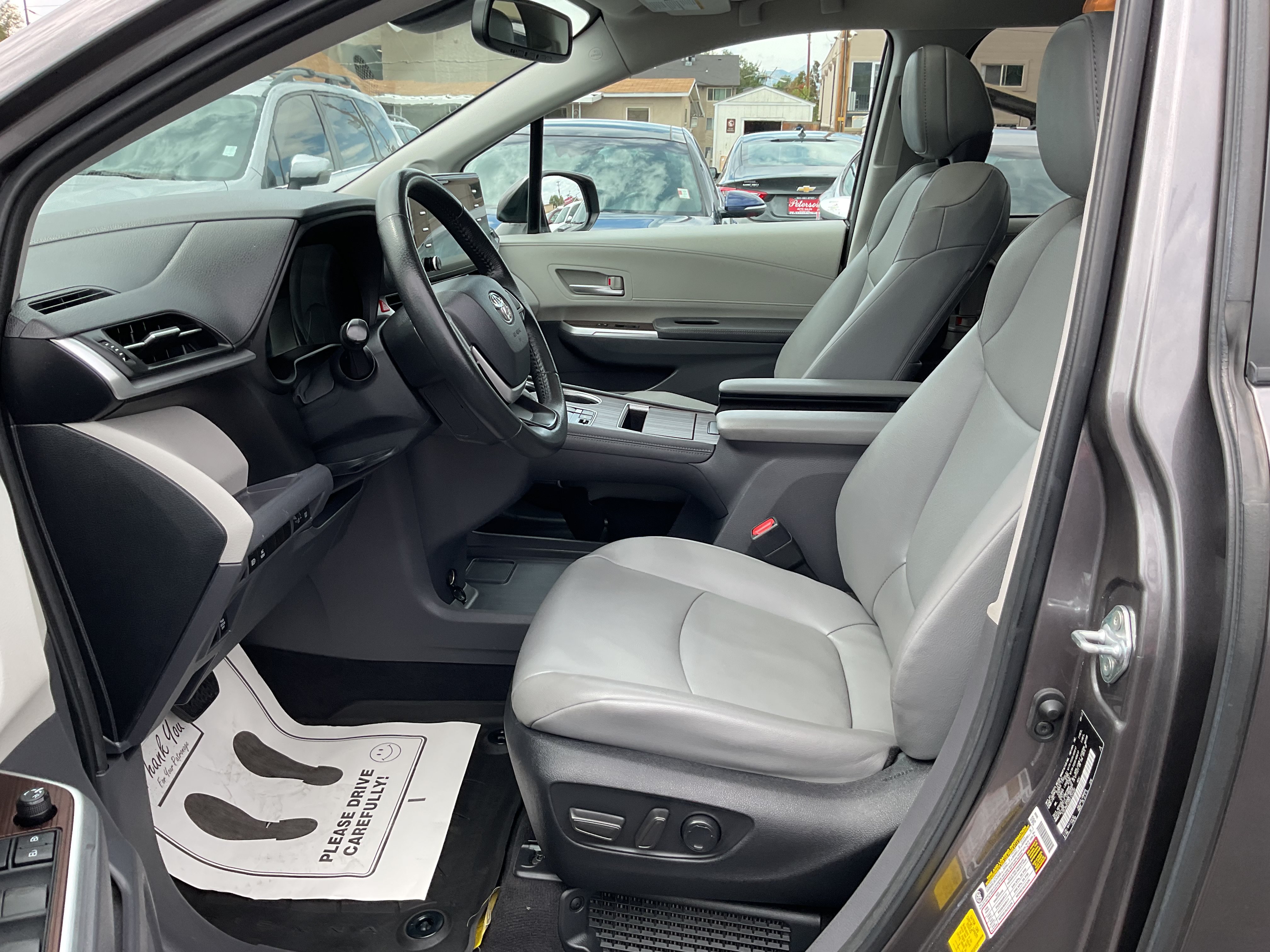 Used 2022 Toyota Sienna XLE w/ XLE Plus Package FWD image 23
