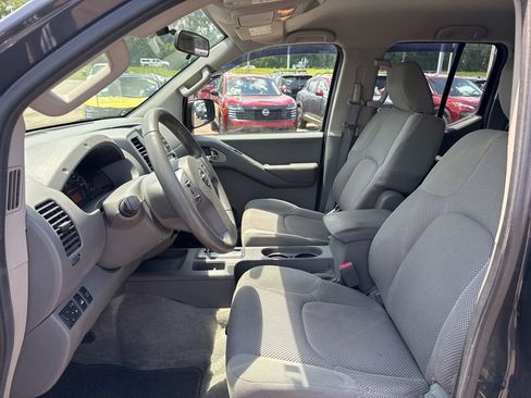 Used 2013 Nissan Frontier SV AWD/4WD image 9
