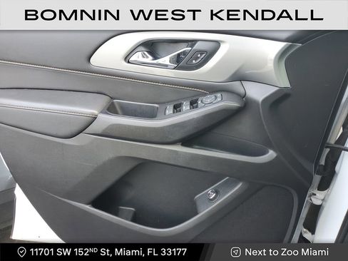 Used 2020 Chevrolet Traverse LT image 12