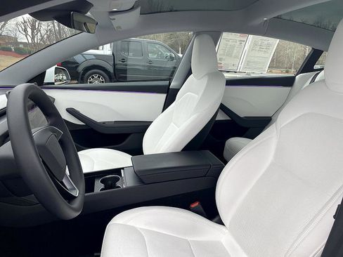 Used 2025 Tesla Model 3 Long Range image 11