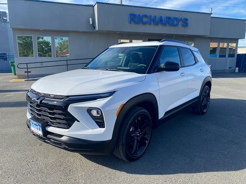 New 2026 Chevrolet TrailBlazer LT w/ Midnight Edition FWD image 9