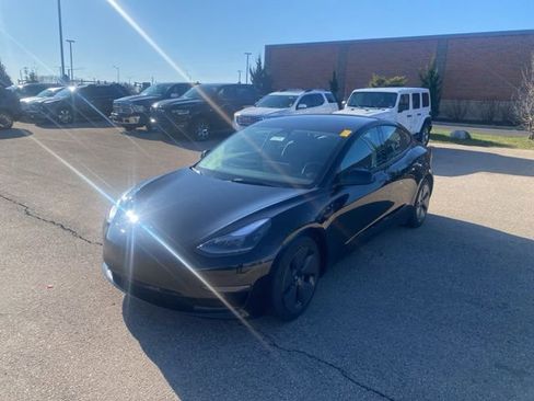 Used 2023 Tesla Model 3 Standard Range image 1