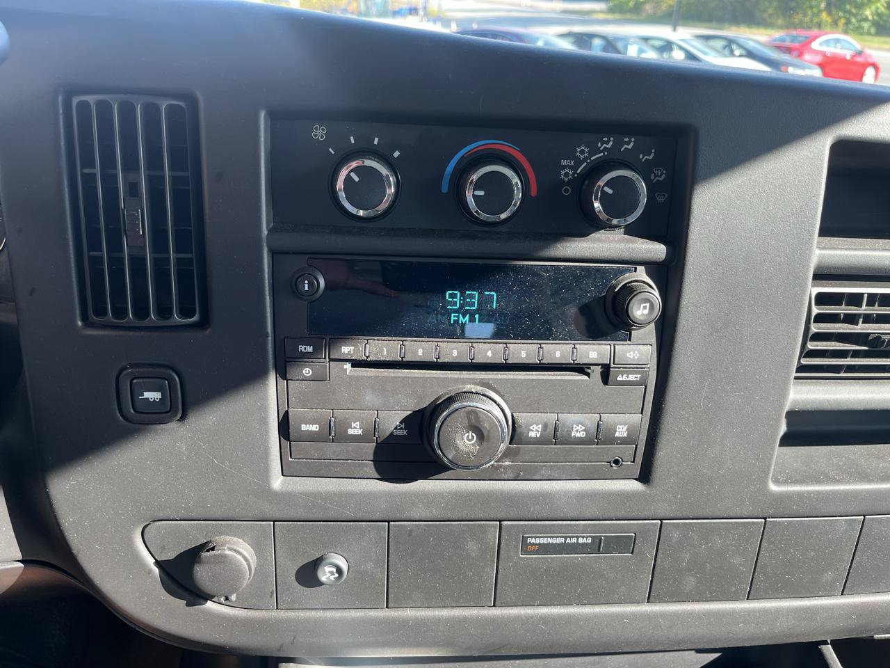 Used 2011 Chevrolet Express 1500 AWD image 19