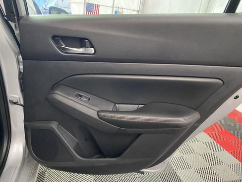 Used 2019 Nissan Altima 2.5 SR FWD image 8
