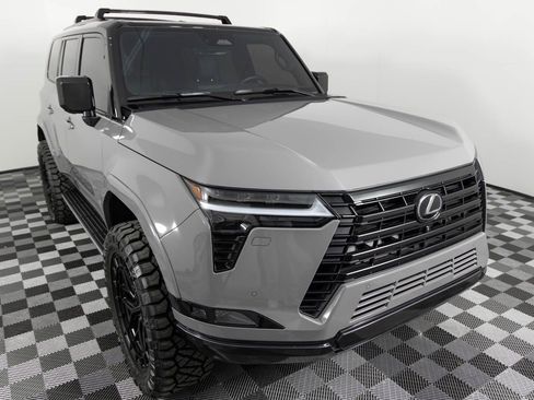 Used 2024 Lexus GX 550 w/ Accessory Package (2T) image 10