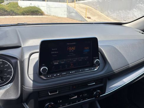 Used 2025 Nissan Rogue SV FWD image 20