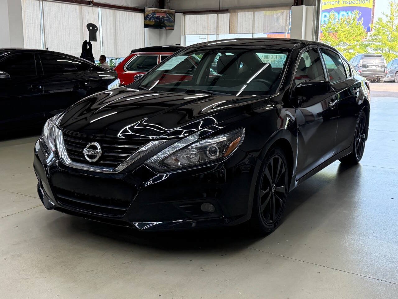 Used 2017 Nissan Altima 2.5 SR w/ Midnight Edition Package FWD image 5