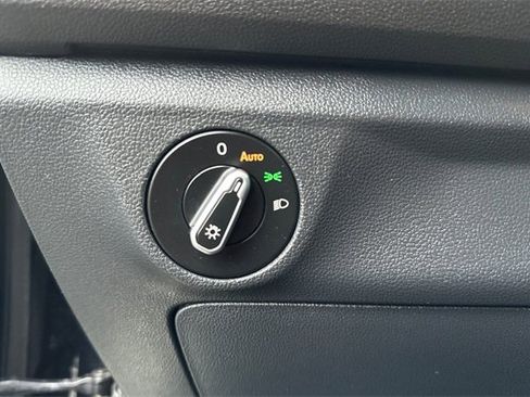 Used 2024 Volkswagen Jetta SE image 35