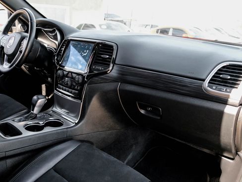 Used 2022 Jeep Grand Cherokee Laredo X RWD image 16