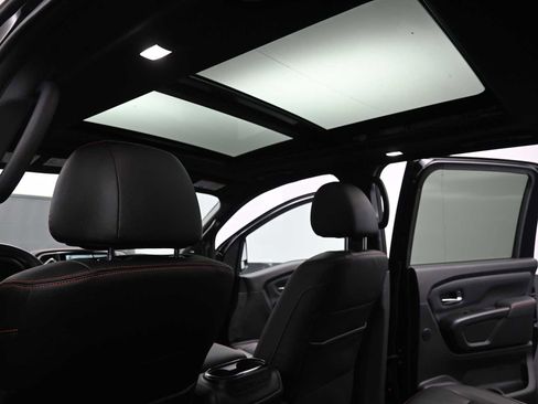 Used 2024 Nissan Titan PRO-4X w/ Pro-4x Convenience Package image 19